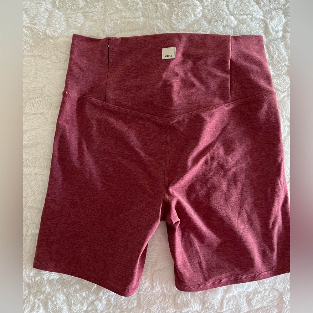 Vuori Clean Elevation Shorty, size small